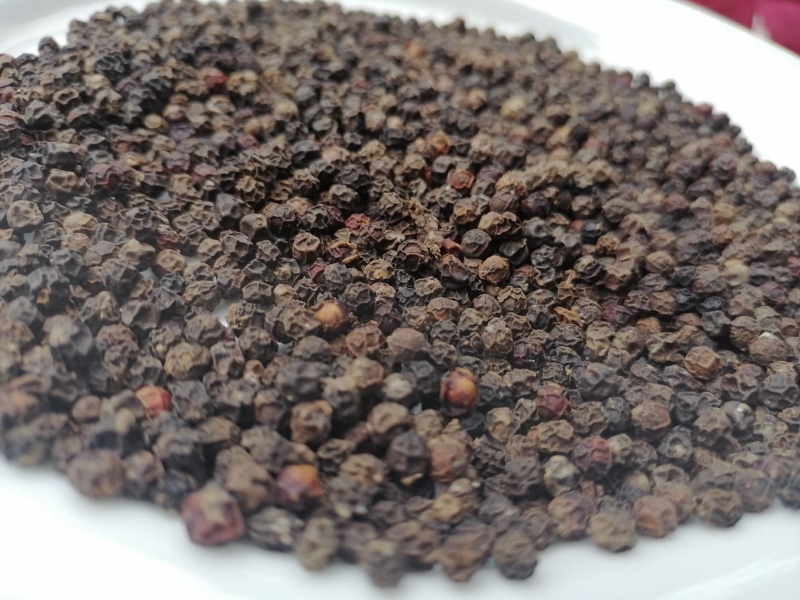 Product Details High Quality Black and Green Pepper